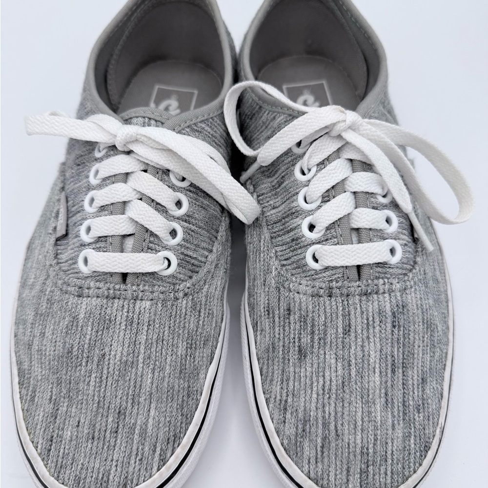 NWOT Vans Authentic Low Top Sneaker Light Gray Corduroy U.S. Womens 8/Mens 6.5￼
